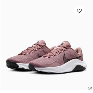 Nike Women’s Legend Essential 3 Next Nature Athletic Sneakers. NEW